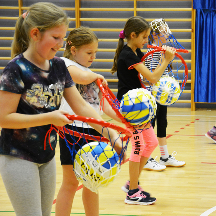 Zajęcia siatkówki dla dzieci prowadzone przez  Akademię SportCamp ze Szczecina