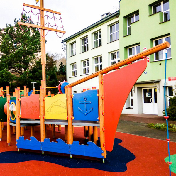 Plac zabaw dla dzieci statek gorenice