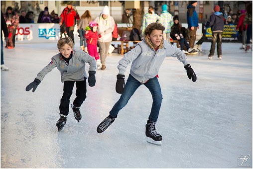 Ice skating 235547  340