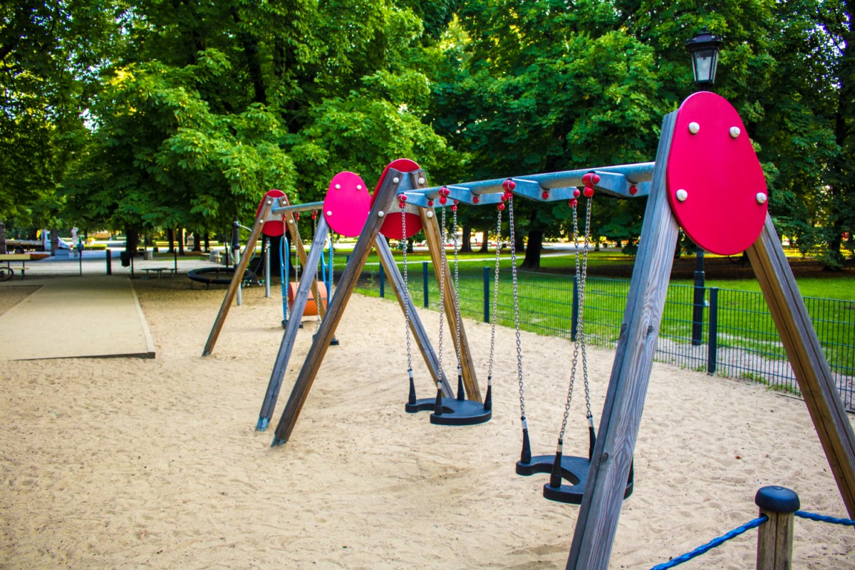 plac zabaw dla dzieci w ogrodzie saskim w Warszawie zdjęcie 4