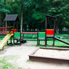 Plac zabaw w park Zdrojowym w Busko-Zdrój
