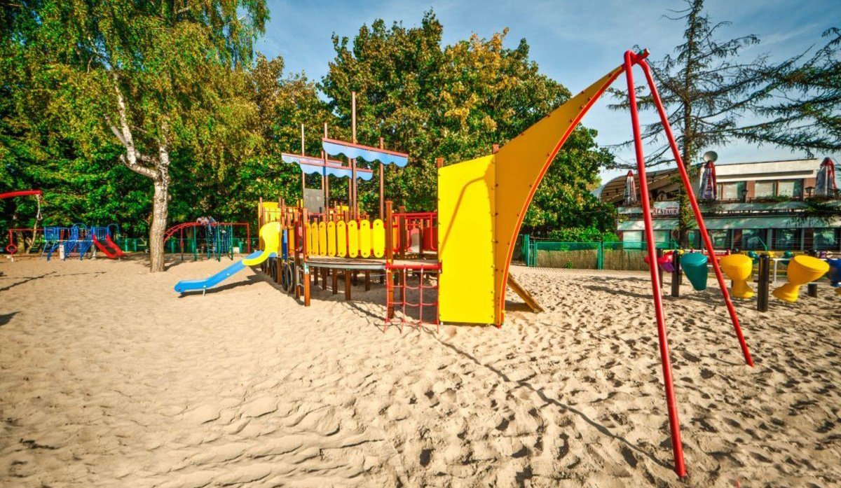 Plac zabaw dla dzieci w Gdyni na plaży