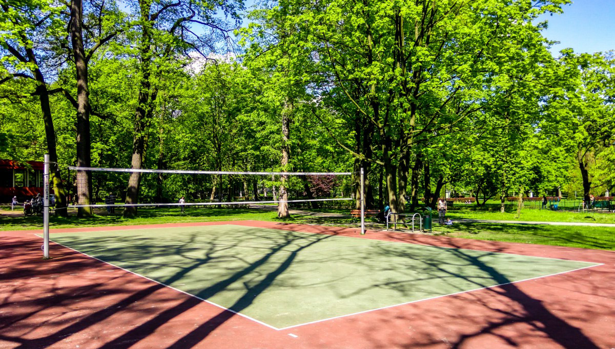 boisko do siatkówki w parku Jordana w Krakowie