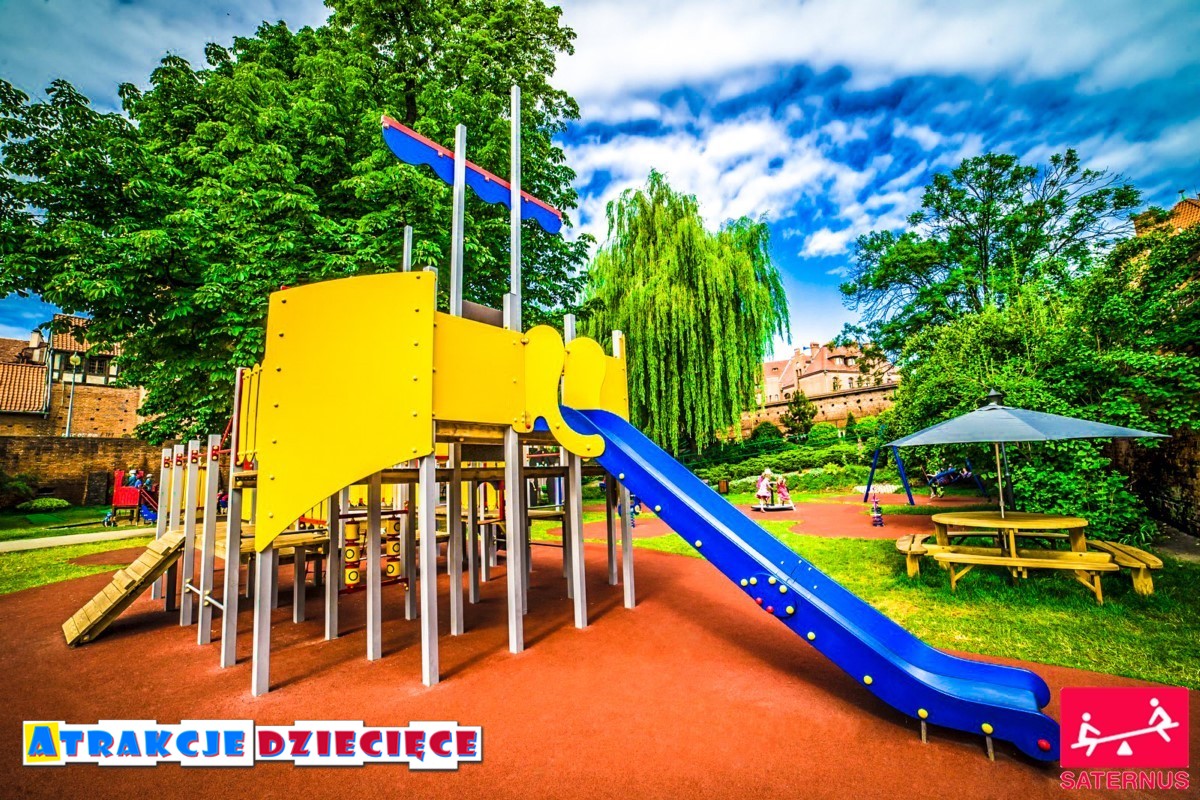plac zabaw dla dzieci w Toruniu przy ul. Podmurnej