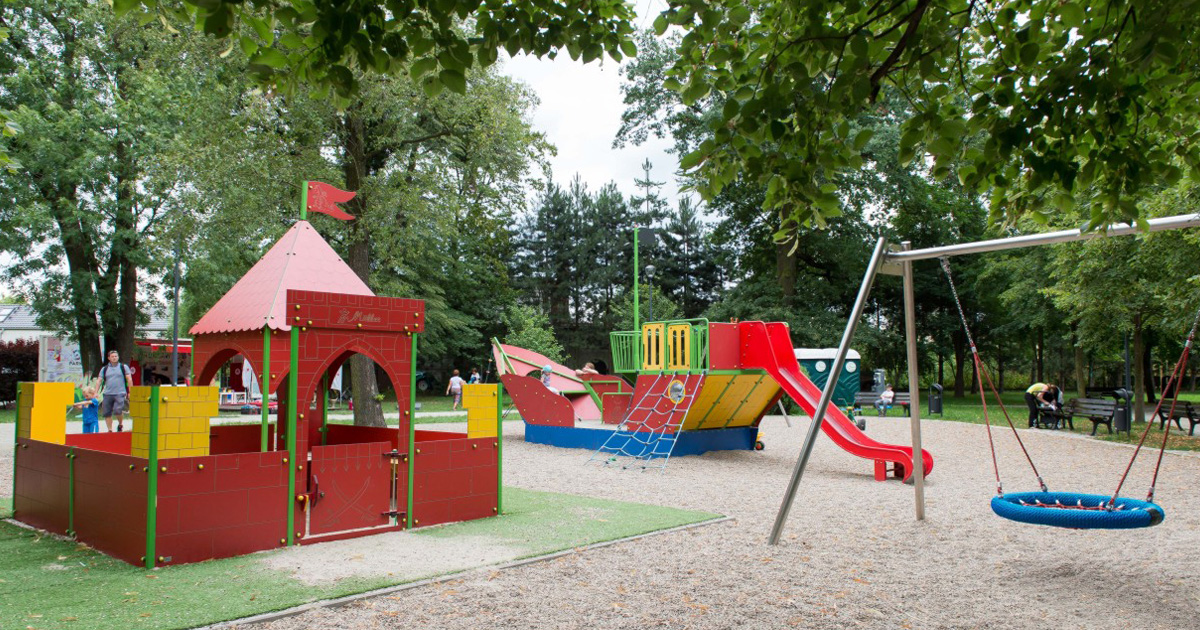 Plac zabaw w Parku Strachocińskim