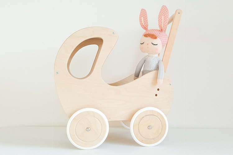 drewniany wózek dla lalek