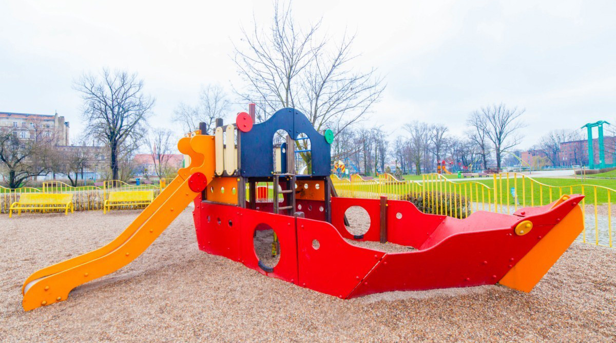 plac zabaw dla dzieci we Wrocławiu na wyspie Bielarskiej