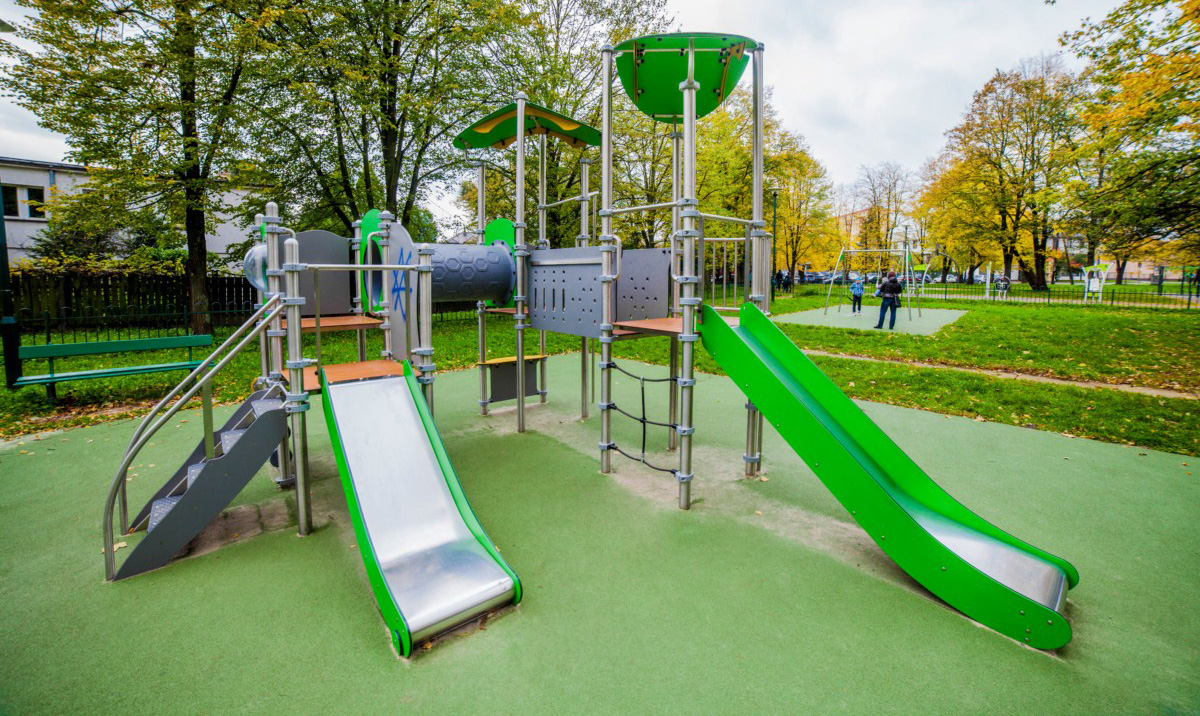 Plac zabaw dla dzieci w parku Tadeusza Kościuszki w Krakowie