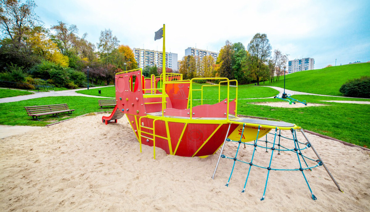 plac zabaw dla dzieci w parku tysiąclecia w Krakowie
