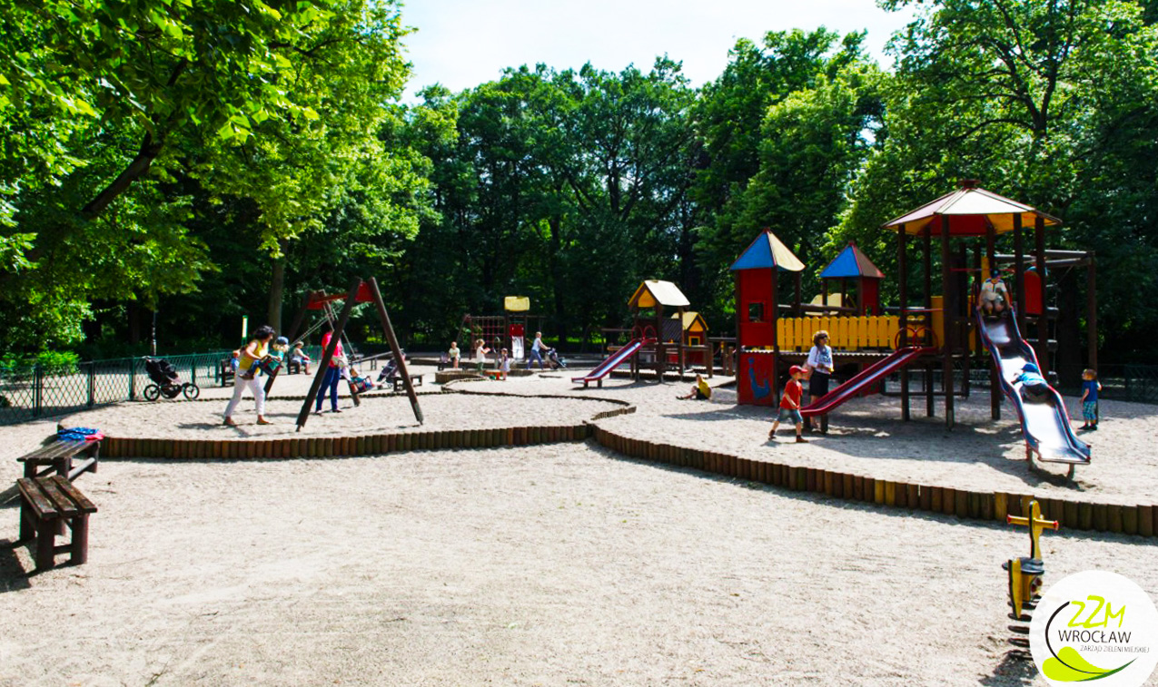  drewniany plac zabaw dla dzieci we Wrocławiu w parku południowym