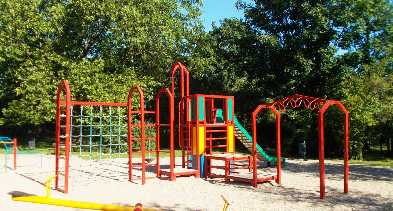plac zabaw dla dzieci w parku Staszica we Wrocławiu